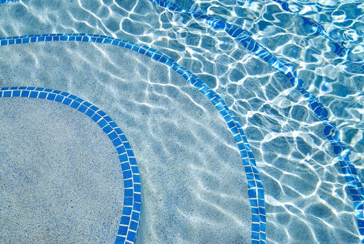Saltwater vs. Chlorine: Which Pool System Is Right for Your Northeast Florida Home?